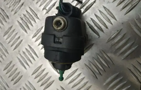 Renault Scenic I Headlight level adjustment motor 7700840141