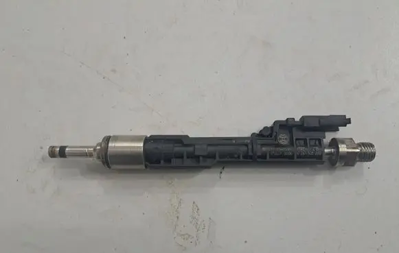 BMW 3 F30 F35 F31 Fuel injector 7645960 8625397