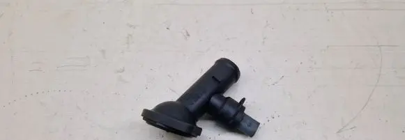 Volkswagen PASSAT B6 Engine coolant pipe/hose 03G121121D
