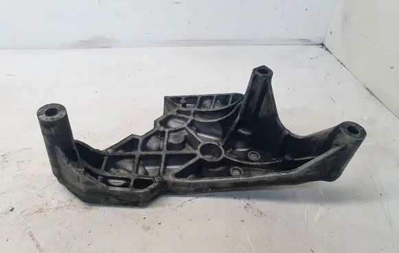 Volkswagen PASSAT B6 Engine mounting bracket 03G199207F