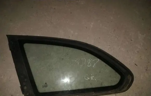 BMW 5 GT F07 Rear side window