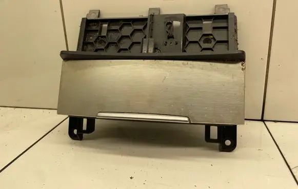 Audi Q7 4L Ashtray (front) 4L0857951
