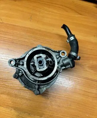 BMW 5 E60 E61 Vacuum pump
