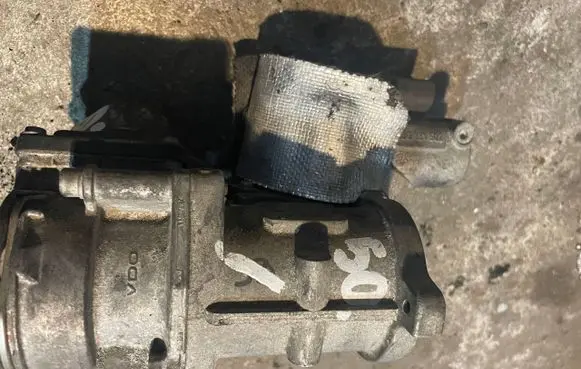 Volkswagen Caddy Throttle valve 03G129637A