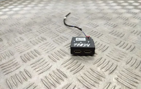 Volkswagen Sharan USB socket connector 5Q0035726L
