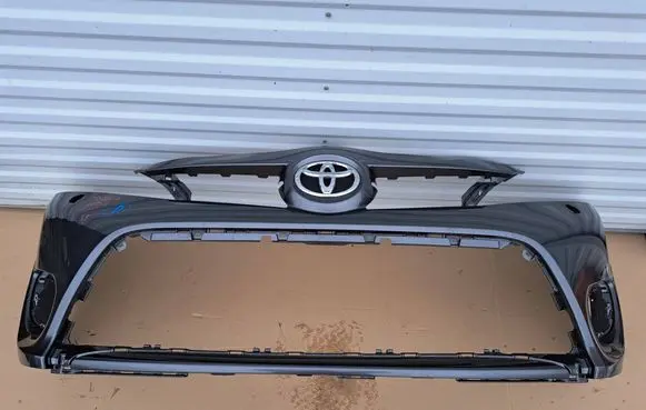 Toyota Corolla Verso E121 Front bumper 521190F120