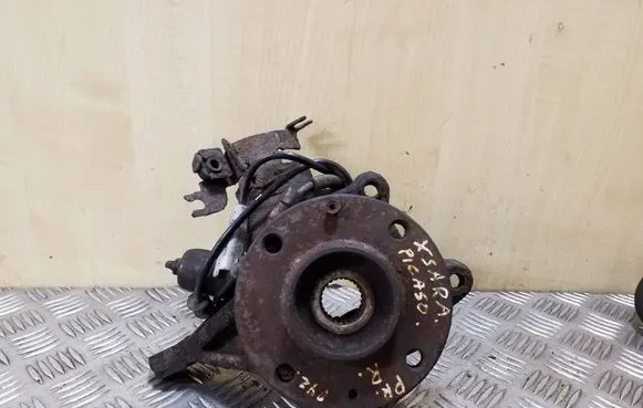Citroen Xsara Picasso Front wheel hub