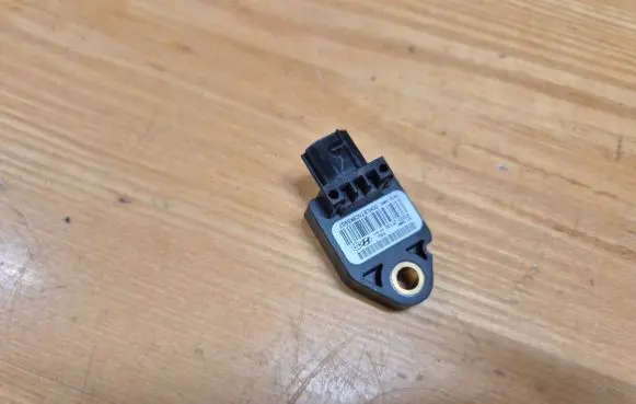 Hyundai Sonata Airbag deployment crash/impact sensor 959202F100