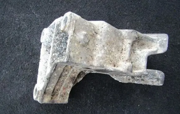 Peugeot 406 Engine mounting bracket 9632011910