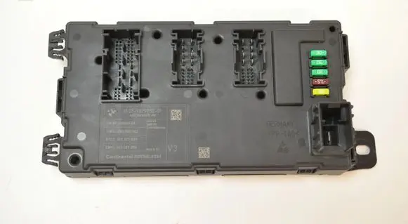 Toyota Avensis T270 Central body control module 61359329702