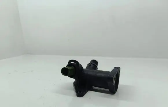 Volkswagen PASSAT B5 Engine coolant pipe/hose 058121133B V88CZ PA6GF30