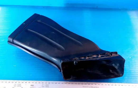 Audi A4 S4 B7 8E 8H Air intake duct part 8E0129618G
