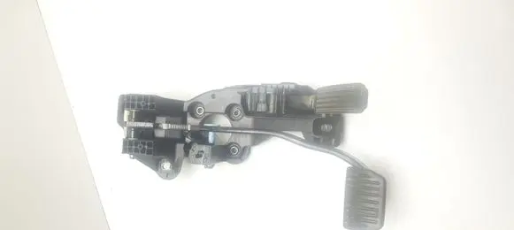Ford Fusion II Accelerator throttle pedal DG9C9F836AD