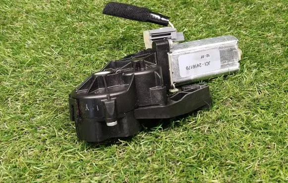 Hyundai Santa Fe Seat adjustment motor 6004RA3246