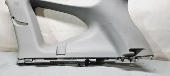 (D)pillar trim (top)