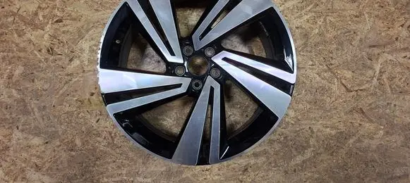 R18 alloy rim