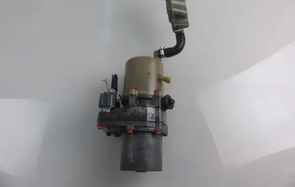 Mazda 5 Power steering pump 