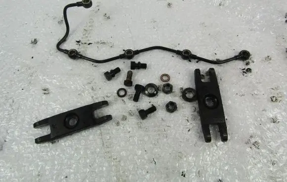 Opel Corsa C Fuel injector supply line/pipe 