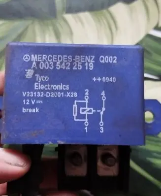 Mercedes-Benz A W169 Battery control module A0035422519 V23132D2001X28