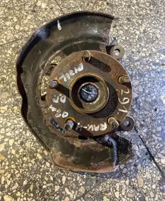 Toyota RAV 4 (XA30) Front wheel hub