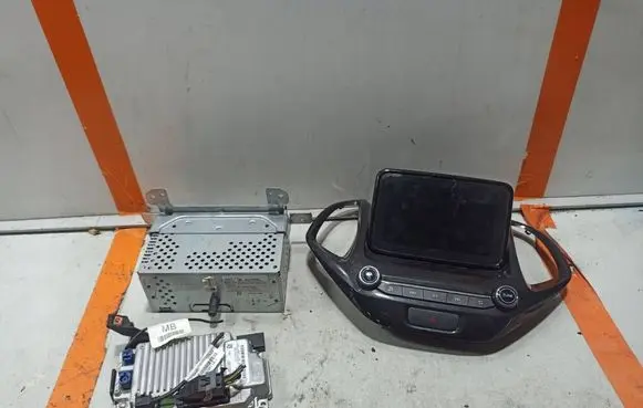 Ford Ka Radio/CD/DVD/GPS head unit JK2T14G371ACC J7BT18C815LS