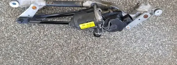 KIA Rio Front wiper linkage and motor 981001W00
