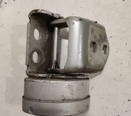 Renault Megane II Rear door lower hinge