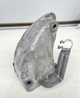 Mercedes-Benz C W205 Engine mounting bracket A6422234404