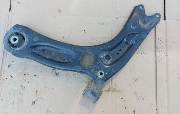 Volkswagen Golf VII Front lower control arm/wishbone 5Q0407151J