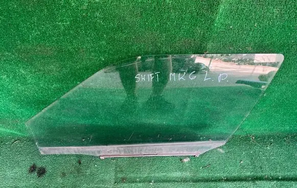 Suzuki Swift I Front door window glass four-door 