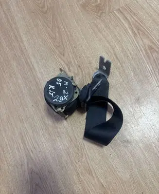 Mazda 2 Rear seatbelt