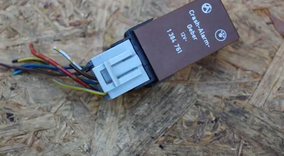 BMW 7 E32 Other relay 1384761