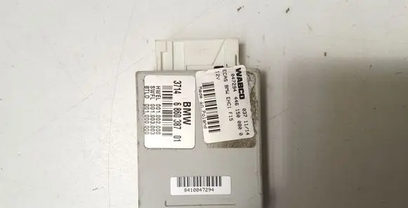 BMW X5M F85 Air suspension control unit module (rear) 686038701