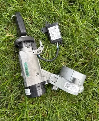 Opel Astra J Ignition lock 20912838 01300610376