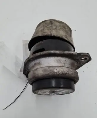 Volkswagen Touareg I Engine mount bracket 7L6199131A