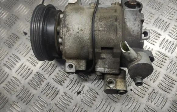 Volkswagen PASSAT B5 Air conditioning (A/C) compressor (pump) 8D0260808