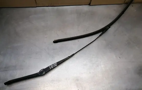 Ford Focus Front wiper blade arm 4M5117526AC