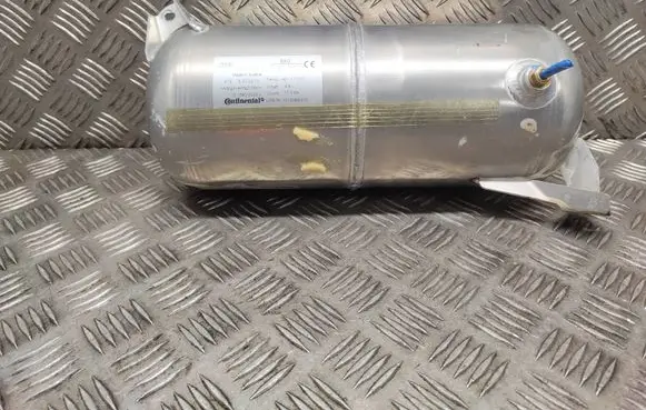 Audi Q7 4L Air suspension tank/reservoir 7L8616202A 15158000252 B022213