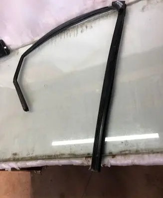 Hyundai Kona II Rubber seal front door window/glass 