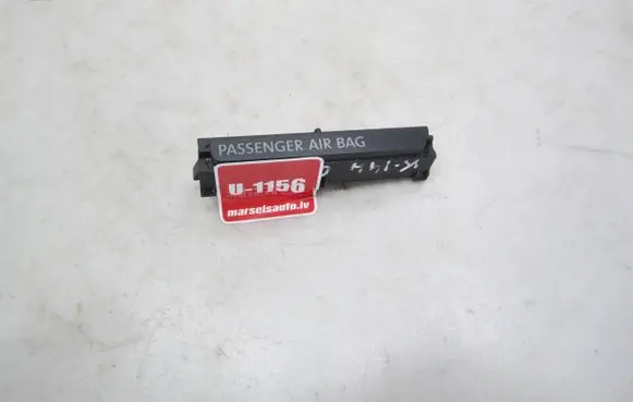 Passenger airbag on/off switch