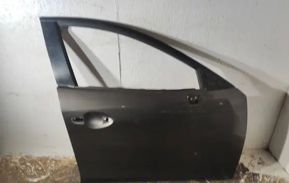 Mazda 3 III Front door B45A58010 S5267