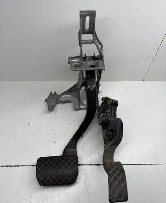 Audi A4 S4 B7 8E 8H Pedal assembly 8E1721117A