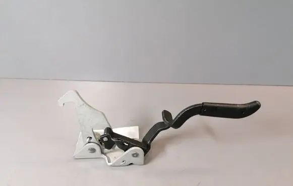 BMW 3 E46 Engine bonnet (hood) release handle 8213029 51238213029