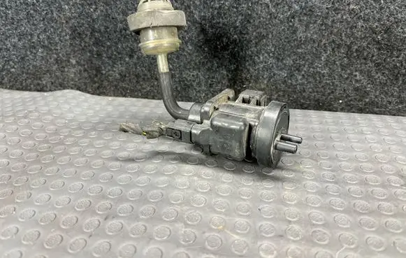Mercedes-Benz C W203 Turbo solenoid valve A0005450427