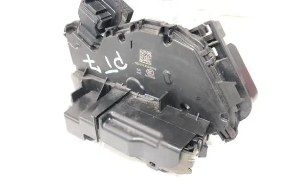 Skoda Fabia Mk3 (NJ) Rear door lock 5TA839016D