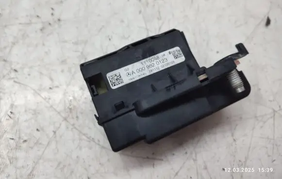 Mercedes-Benz GL X166 Battery relay fuse A0009820123