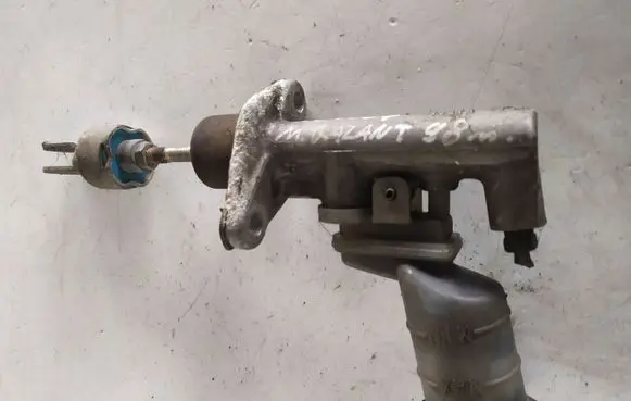Mitsubishi Galant Clutch master cylinder