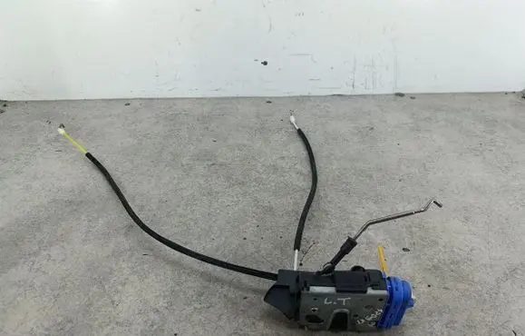 Audi A4 S4 B5 8D Rear door lock 8D0839015A
