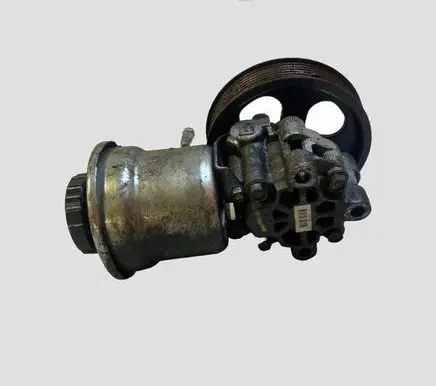 Toyota Avensis T270 Power steering pump