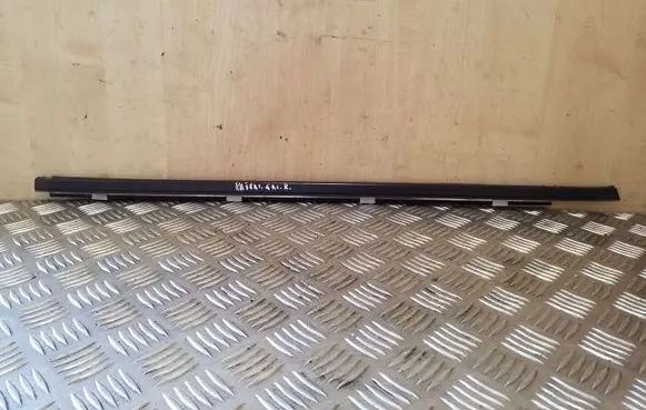 Nissan Qashqai Rear door glass trim molding